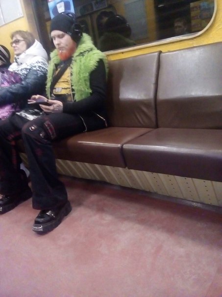 мода петербургского метро, мода метро, модники в транспорте, странные пассажиры метро 