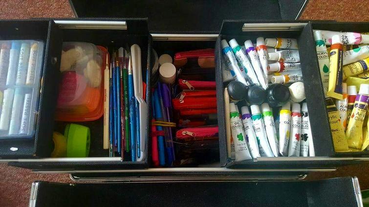 Эта женщина превратила домашнюю лестницу в 'книжную полку', создав настоящий лестничный шедевр превратила лестницу в книжную полку, раскрасила лестницу под книжную полку, Пиппы Бранхам, Pippa Branham