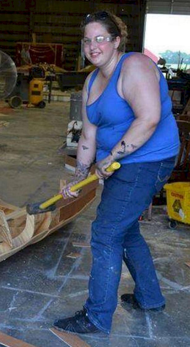 На двоих эта пара весила 320 кг, но они не только похудели в половину этого веса, но и избавиться от лишней кожи пара похудела в половину веса, пара весила 320 кг на двоих, пара до и после похудения