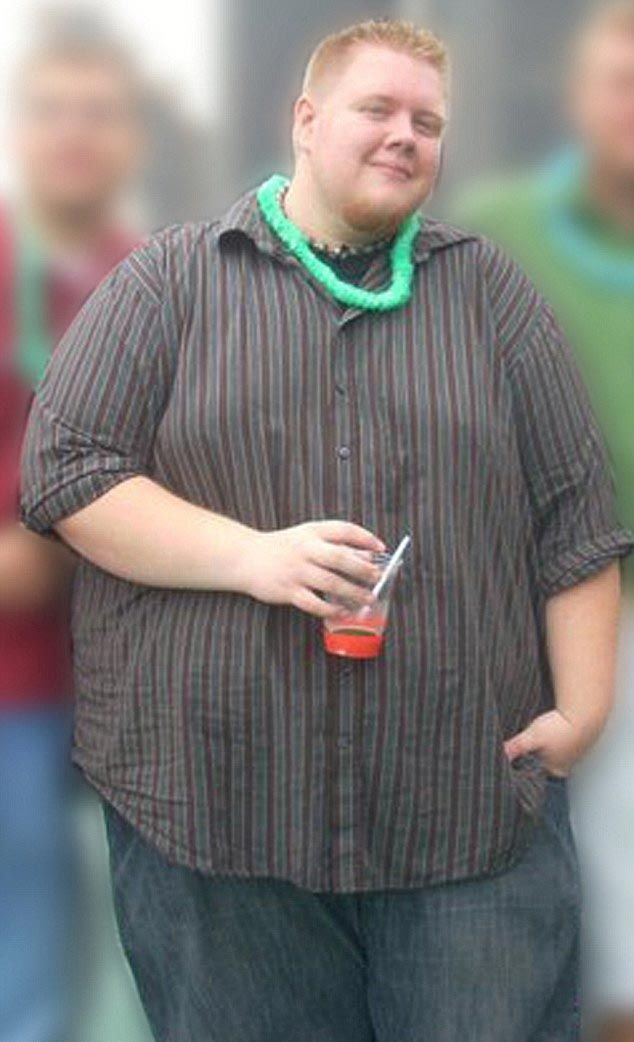 На двоих эта пара весила 320 кг, но они не только похудели в половину этого веса, но и избавиться от лишней кожи пара похудела в половину веса, пара весила 320 кг на двоих, пара до и после похудения