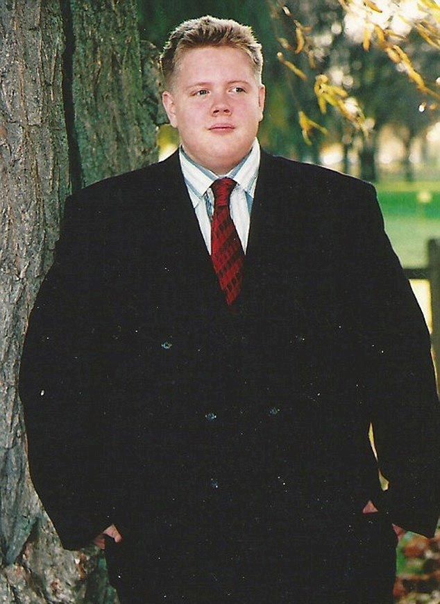 На двоих эта пара весила 320 кг, но они не только похудели в половину этого веса, но и избавиться от лишней кожи пара похудела в половину веса, пара весила 320 кг на двоих, пара до и после похудения