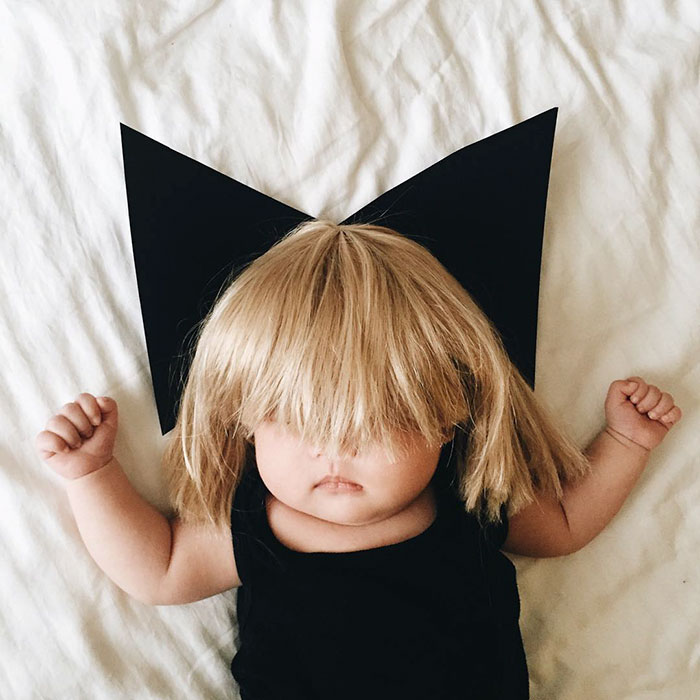 девочка становится звездой косплеев когда спит, Джой Мари