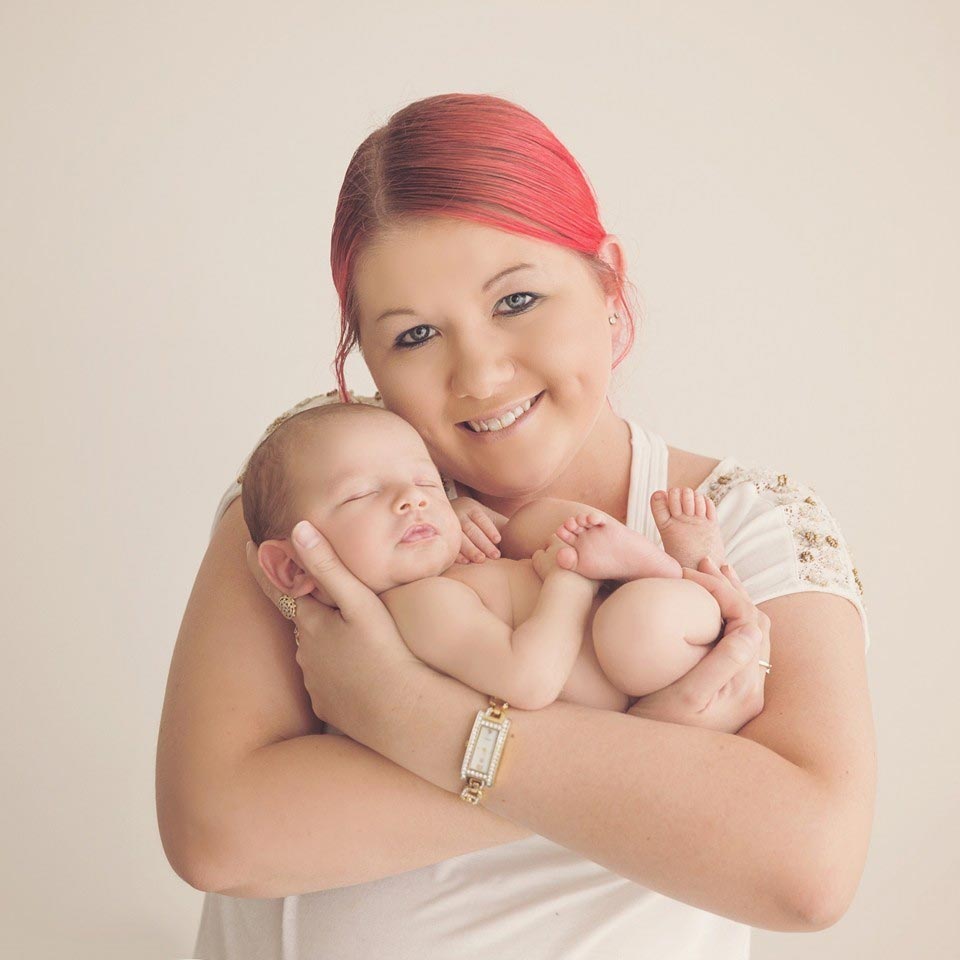 женщина родила собственного внука, женщина стала суррогатной матерью внуку, женщина стала суррогатной матерью для дочери