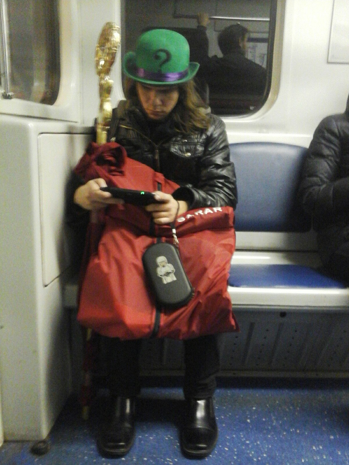 мода петербургского метро, мода метро, модники в транспорте, странные пассажиры метро 
