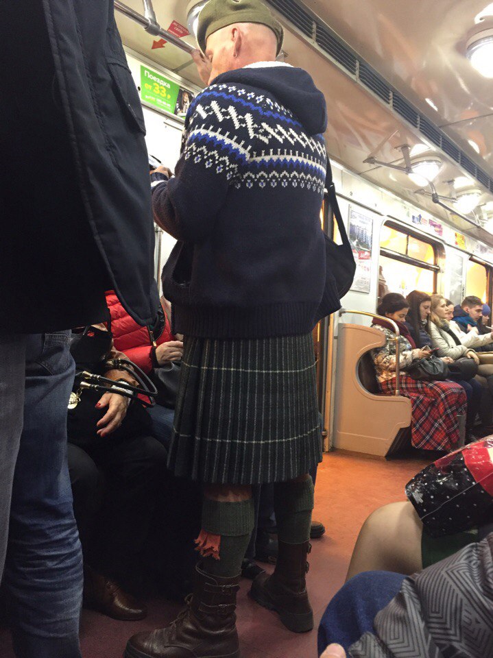 мода петербургского метро, мода метро, модники в транспорте, странные пассажиры метро 