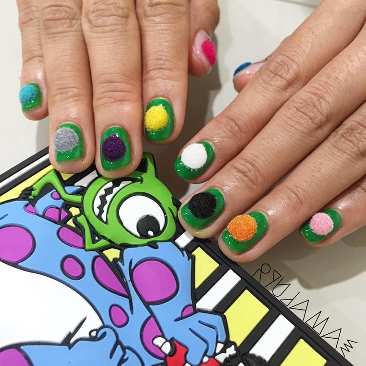 Ногти с помпонами, pompom nails