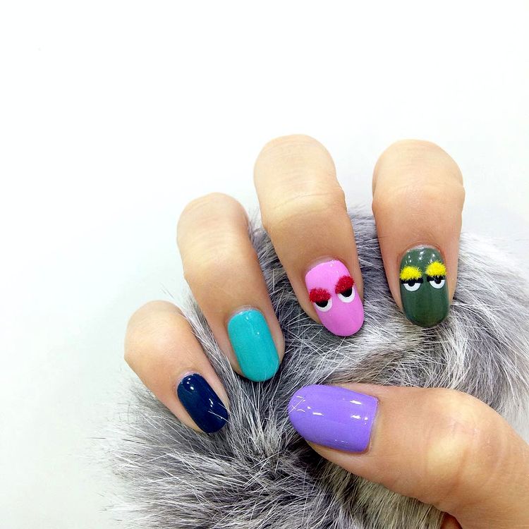 Ногти с помпонами, pompom nails