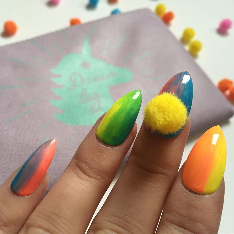 Ногти с помпонами, pompom nails