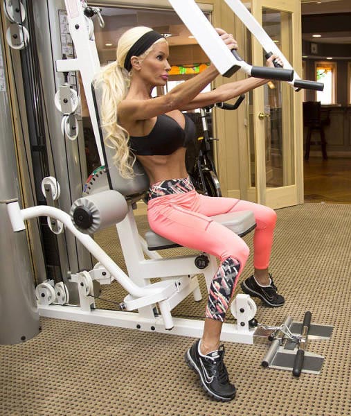 Наннетт Хэммонд, Nannette Hammond, потратила 500000 превратиться в Барби, превратилась в реальную Барби