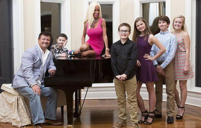 Наннетт Хэммонд, Nannette Hammond, потратила 500000 превратиться в Барби, превратилась в реальную Барби