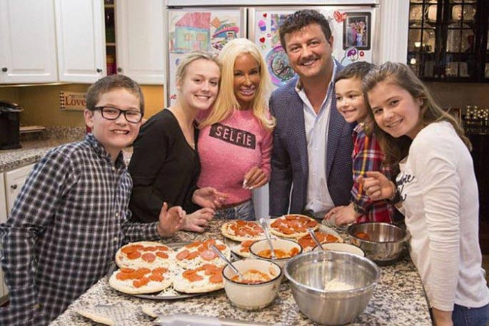 Наннетт Хэммонд, Nannette Hammond, потратила 500000 превратиться в Барби, превратилась в реальную Барби