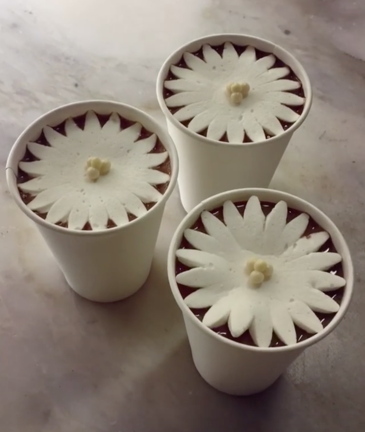 зефир раскрывается в кружке с какао, зефир в виде цветов, Доминик Ансель, Dominique Ansel