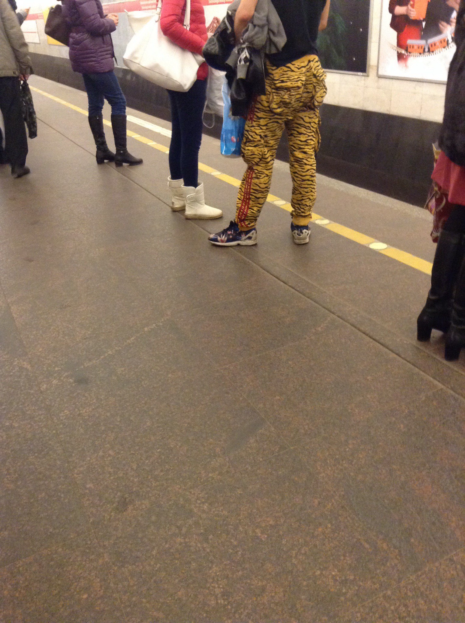 Мода от народа или 19 неординарных пассажиров российского метро мода петербургского метро, мода метро, модники в транспорте, странные пассажиры метро