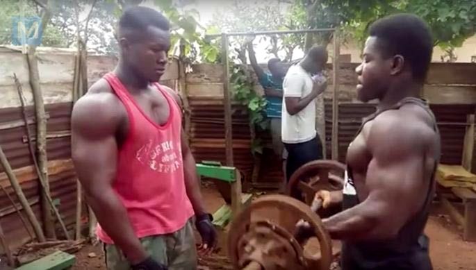 Африканские бодибилдеры, накачаться без спортзала, огромные мышцы без тренажерного зала