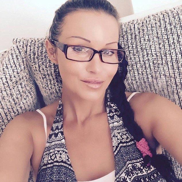 Би Камерон, Bee Cameron, потратила 100000 долларов на превращение в Джессику Рэббит, пластические операции на 100000 долларов