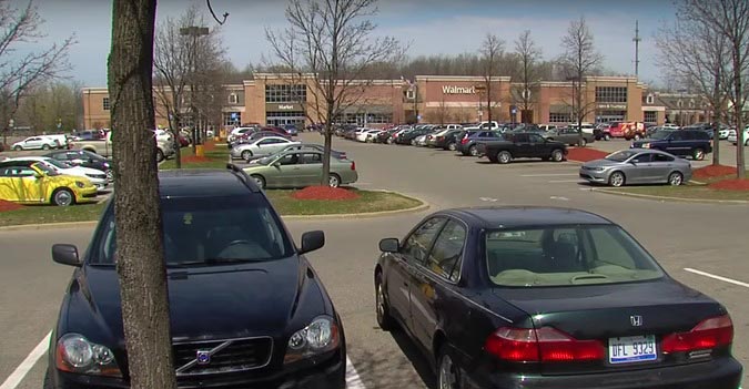 Вместо того, чтобы выписать штраф этому папе, полицейский дал ему то, в чём тот действительно нуждался полицейский купил детское автокресло, полицейский купил автокресло вместо штраша