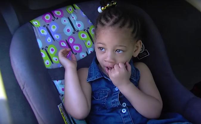 Вместо того, чтобы выписать штраф этому папе, полицейский дал ему то, в чём тот действительно нуждался полицейский купил детское автокресло, полицейский купил автокресло вместо штраша