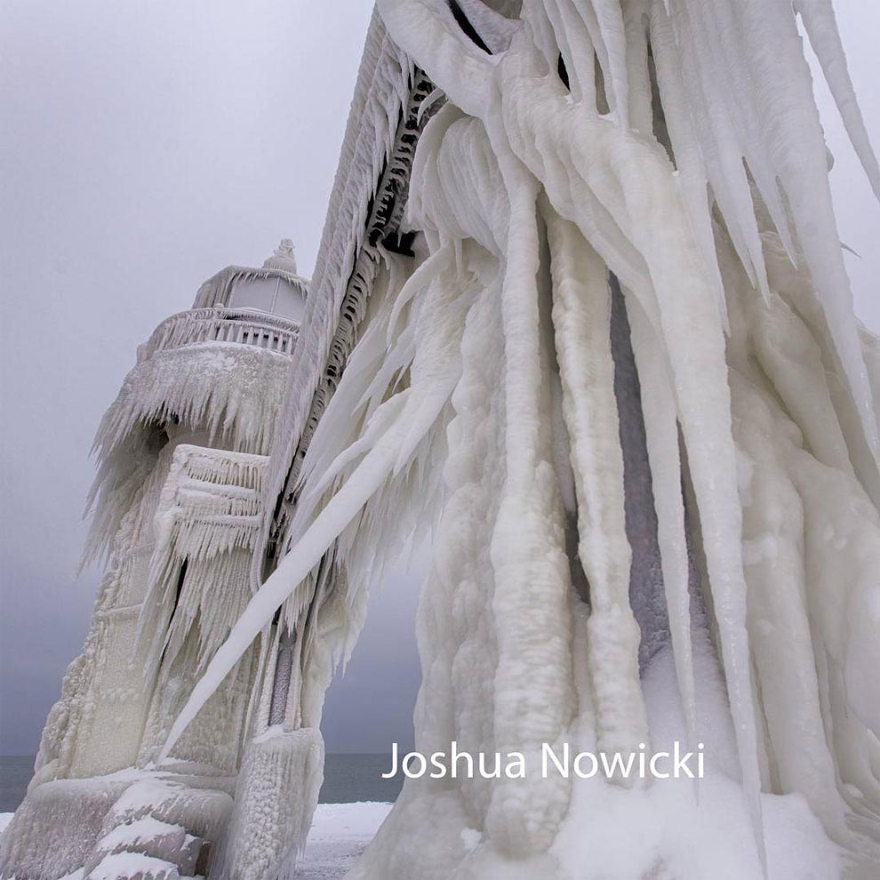 маяк Святого Иосифа зимой, маяк с приходом зимы, маяк покрытый льдом