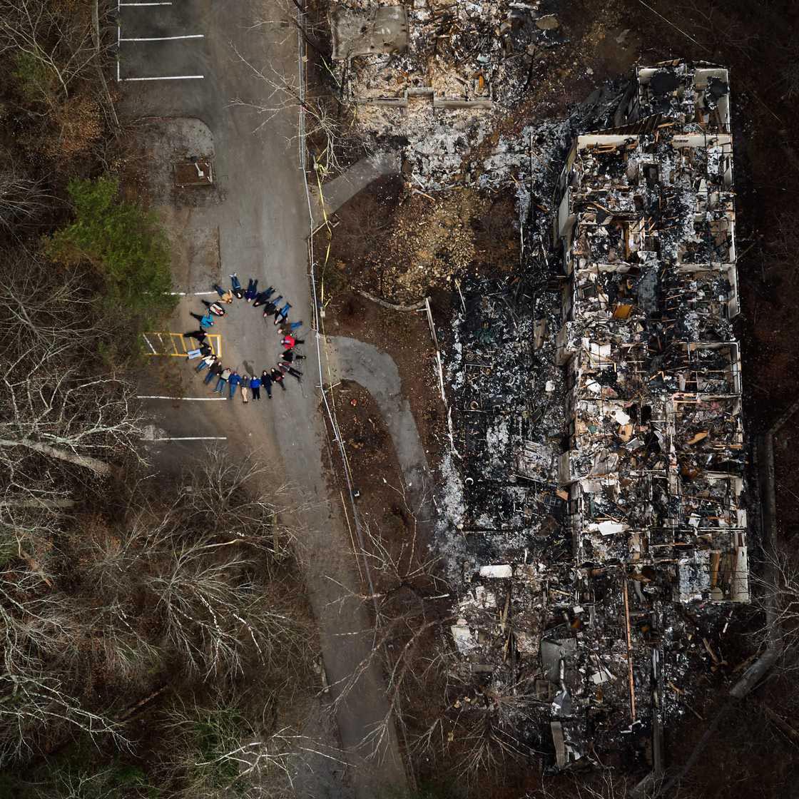 Джереми Кауэрт, Jeremy Cowart, Voices of Gatlinburg, Голоса Гатлинбурга, жертвы лесных пожаров