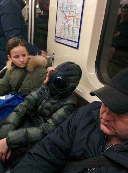мода петербургского метро, мода метро, модники в транспорте, странные пассажиры метро 
