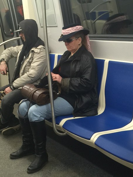 мода петербургского метро, мода метро, модники в транспорте, странные пассажиры метро 