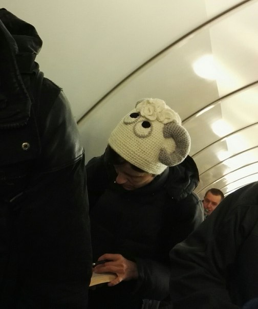 мода петербургского метро, мода метро, модники в транспорте, странные пассажиры метро 