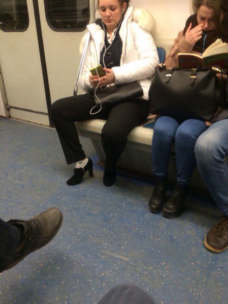 мода петербургского метро, мода метро, модники в транспорте, странные пассажиры метро 