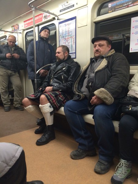 мода петербургского метро, мода метро, модники в транспорте, странные пассажиры метро 