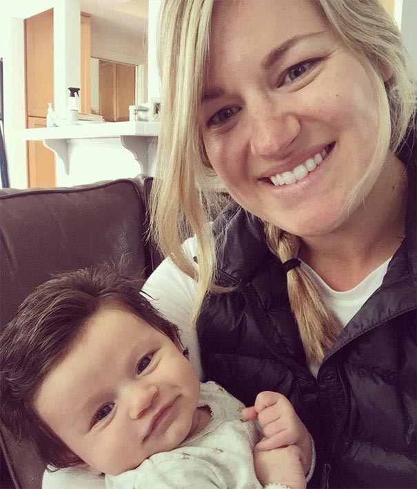 Изабелл Каплан, Isabelle Kaplan, ребёнок родился с шикарной шевелюрой