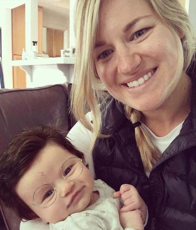 Изабелл Каплан, Isabelle Kaplan, ребёнок родился с шикарной шевелюрой