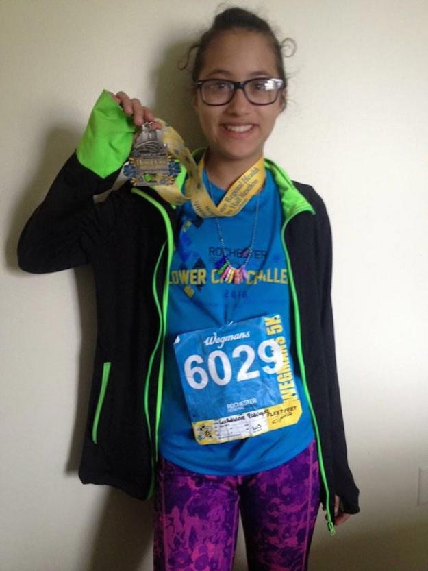 12-летняя девочка ошиблась линией забега и случайно пробежала в 4 раза больше, чем планировала девочка ошиблась линией забега, девочка по по ошибке пробежала полумарафон, девочка вместо 5K пробежала полумарафон