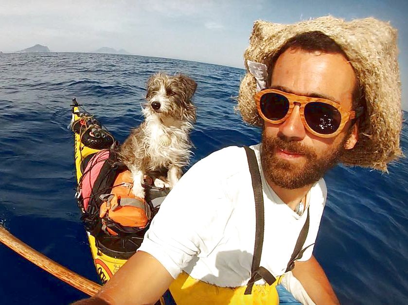 Парень бросил работу и уже 3 года путешествует на байдарке, парень путешествует на байдарке с собакой, Серджи Базоли  и Нирвана 