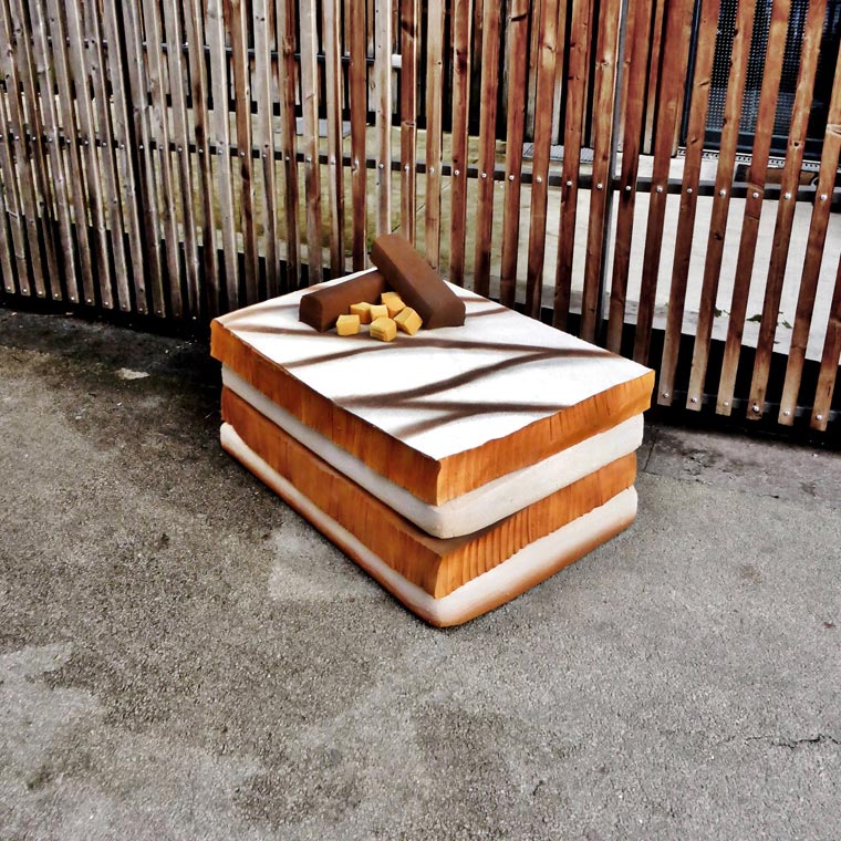 матрасы в гиганскую еду, выброшенные матрасы в еду, художник превращает выброшенные матрасы