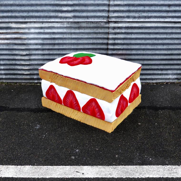 матрасы в гиганскую еду, выброшенные матрасы в еду, художник превращает выброшенные матрасы