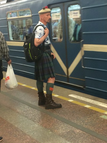 мода петербургского метро, мода метро, модники в транспорте, странные пассажиры метро 