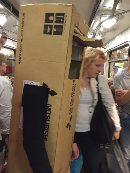 мода петербургского метро, мода метро, модники в транспорте, странные пассажиры метро 