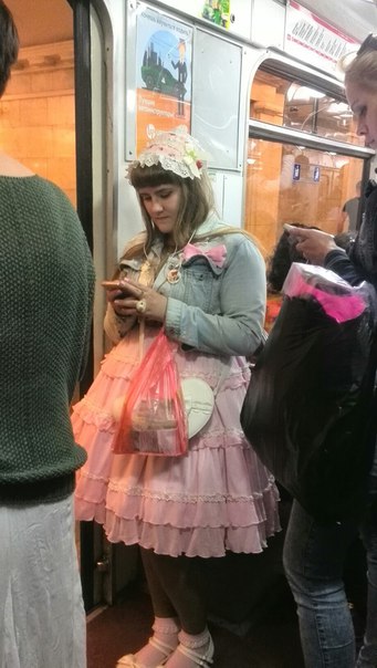 мода петербургского метро, мода метро, модники в транспорте, странные пассажиры метро 