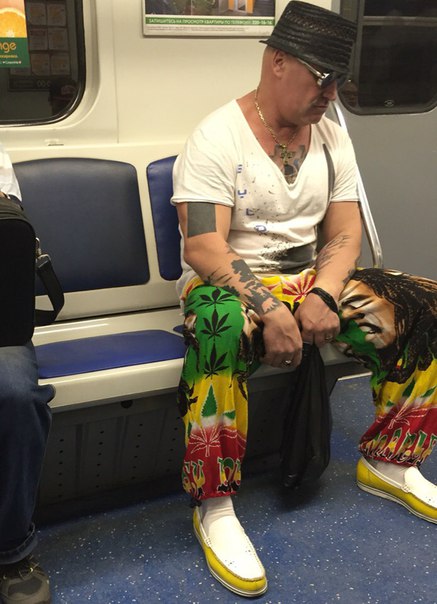 мода петербургского метро, мода метро, модники в транспорте, странные пассажиры метро 