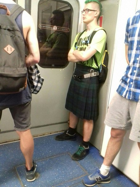 мода петербургского метро, мода метро, модники в транспорте, странные пассажиры метро 