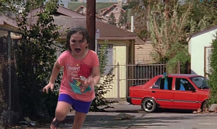 битва фотошоперов, девочка убегает от павлина, фотожабы девочка убегает от павлина