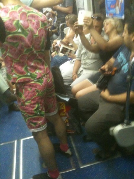 мода петербургского метро, мода метро, модники в транспорте, странные пассажиры метро 