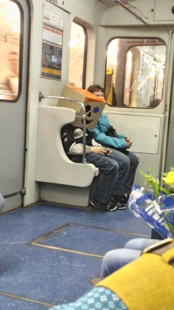 мода петербургского метро, мода метро, модники в транспорте, странные пассажиры метро 
