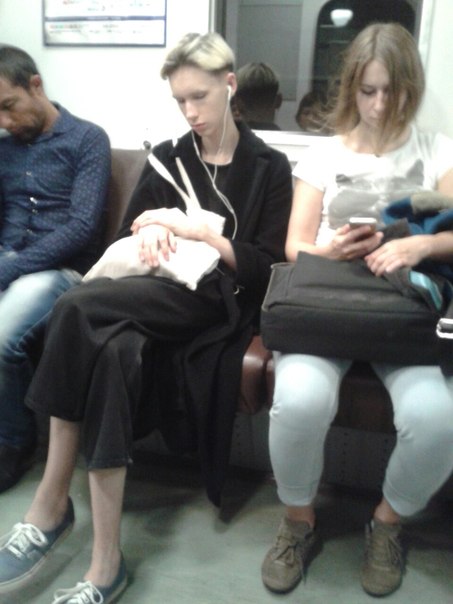 мода петербургского метро, мода метро, модники в транспорте, странные пассажиры метро 
