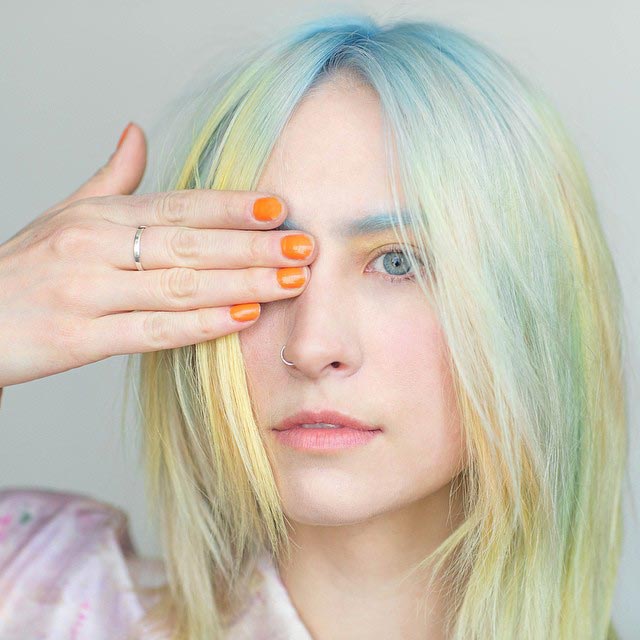 Девушка покрасила волосы в потрясное двухцветное омбре в стиле бойцовской рыбки двухцветное омбре, омбре в стиле бойцовской рыбки, покрасила волосы в стиле бойцовской рыбки