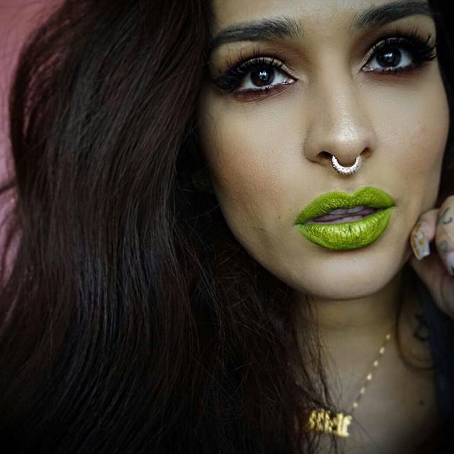 помада в тренде, яркие помады, разноцветные помады