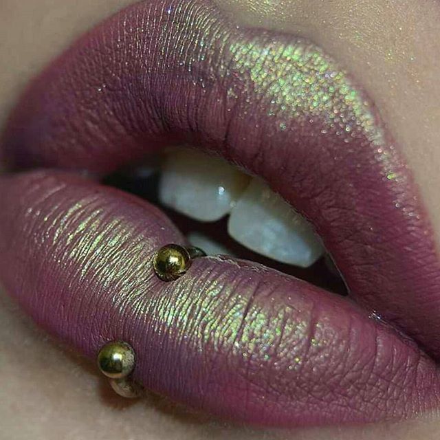 помада в тренде, яркие помады, разноцветные помады