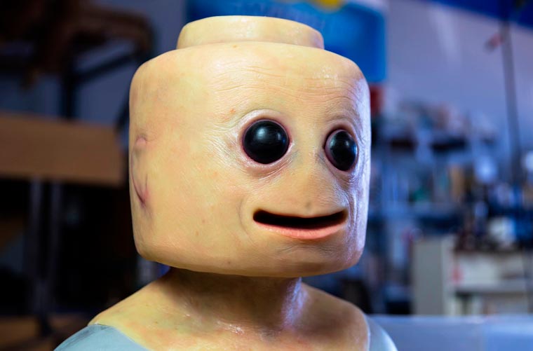 реальный lego-человечек, фигурка лего в реальной жизни, костюм человечка лего, CreepyFig