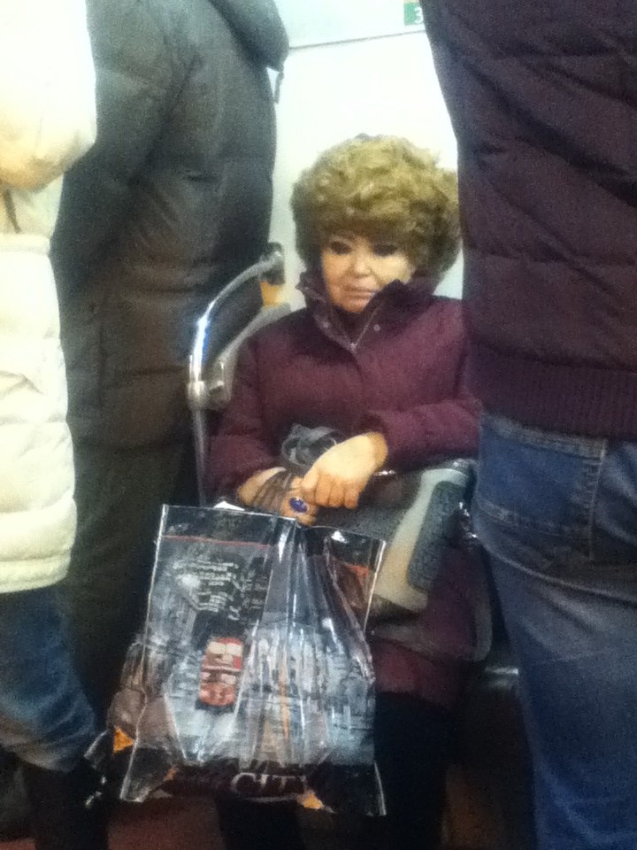 Мода от народа или 20 безбашенных пассажиров российского метро мода петербургского метро, мода метро, модники в транспорте, странные пассажиры метро