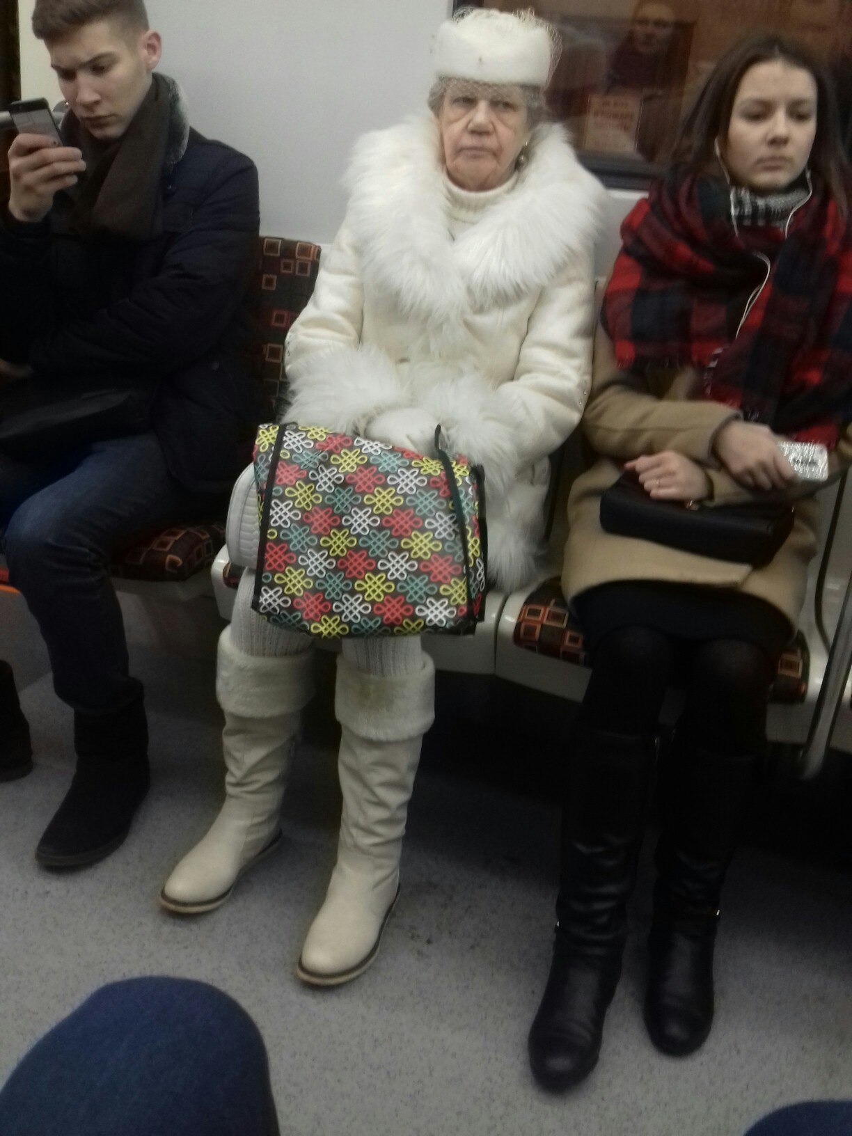 Мода от народа или 20 безбашенных пассажиров российского метро мода петербургского метро, мода метро, модники в транспорте, странные пассажиры метро