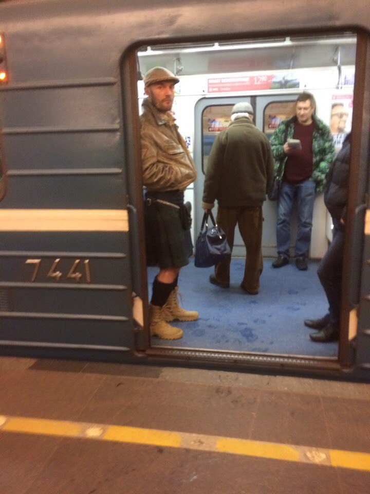 Мода от народа или 20 безбашенных пассажиров российского метро мода петербургского метро, мода метро, модники в транспорте, странные пассажиры метро